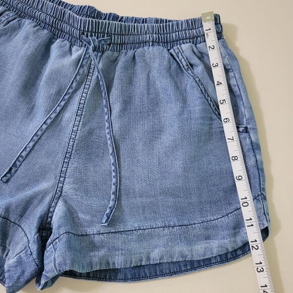 Universal Thread Women's Light Denim Lyocell Chambray Drawstring Shorts - Picture 8 of 13